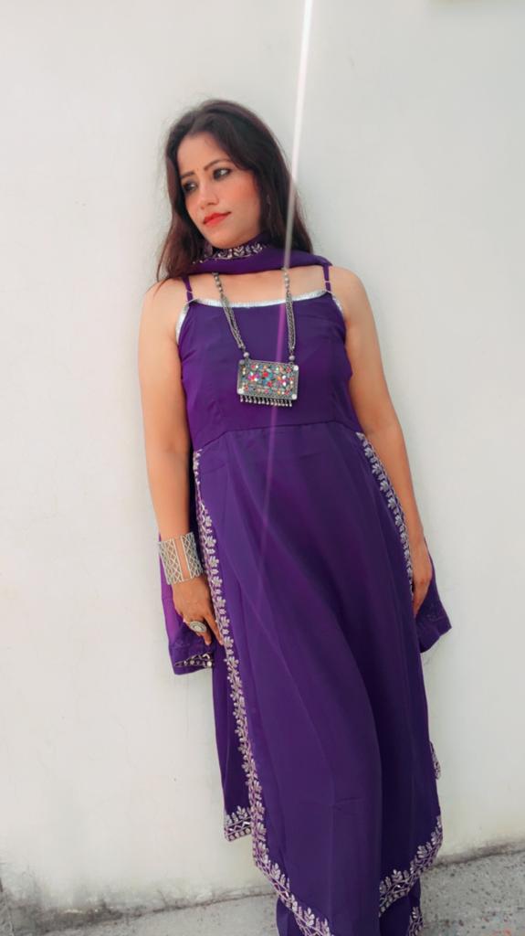 ethnic kurti set-Best kurti for diwali festival with image